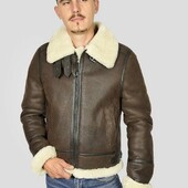 #Bombardier en peau lainée 🌞, à retrouver dans votre boutique KOZHA ou sur notre E-shop !
#kozha #cuir #leather #brest #vitrinesdebrest #man